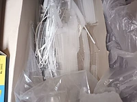 Lot 38 - hangtagpistool, tags en draagtassen - afbeelding 3 van  5