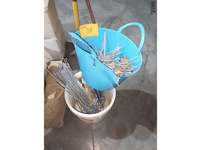 Lot 38 - lot bevestigingshaken - afbeelding 1 van  3