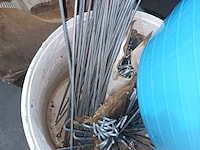 Lot 38 - lot bevestigingshaken - afbeelding 2 van  3