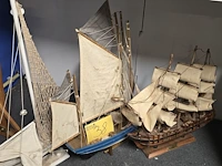 Lot 38 - model boten 3 stuks - afbeelding 1 van  4