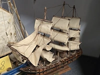 Lot 38 - model boten 3 stuks - afbeelding 2 van  4