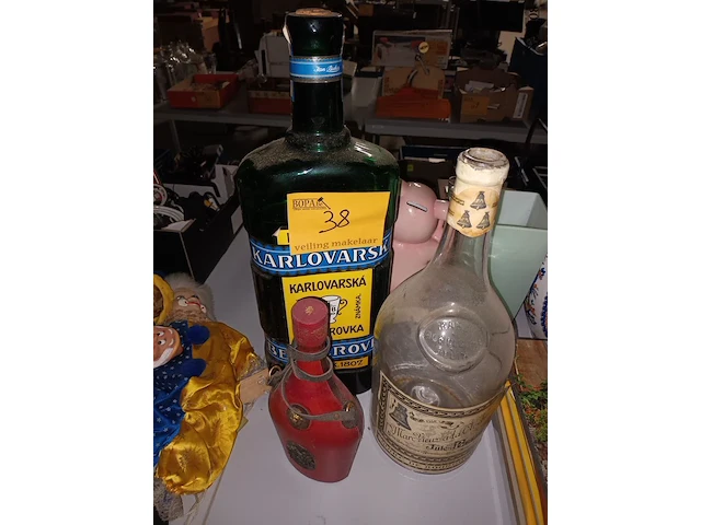 Lot 38 - oude verzamel flessen. 3 stuks - afbeelding 1 van  4