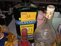 Lot 38 - oude verzamel flessen. 3 stuks - afbeelding 1 van  4