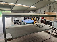 Lot 38 - rechthoekig bureeltafel met glasblad - afbeelding 1 van  4