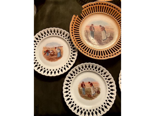 Lot 380 - borden met kanten boord, 6 stuks - afbeelding 3 van  7