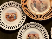 Lot 380 - borden met kanten boord, 6 stuks - afbeelding 3 van  7