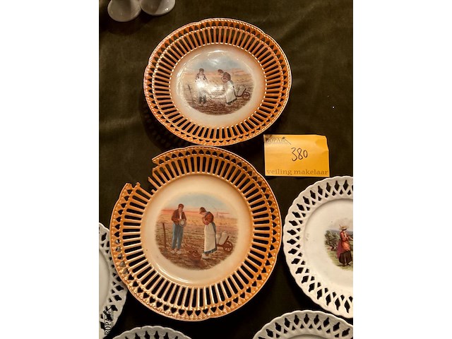 Lot 380 - borden met kanten boord, 6 stuks - afbeelding 4 van  7