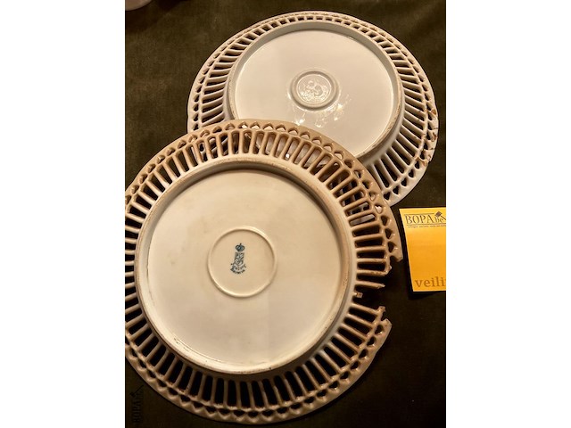 Lot 380 - borden met kanten boord, 6 stuks - afbeelding 5 van  7