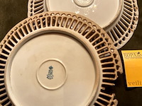 Lot 380 - borden met kanten boord, 6 stuks - afbeelding 5 van  7