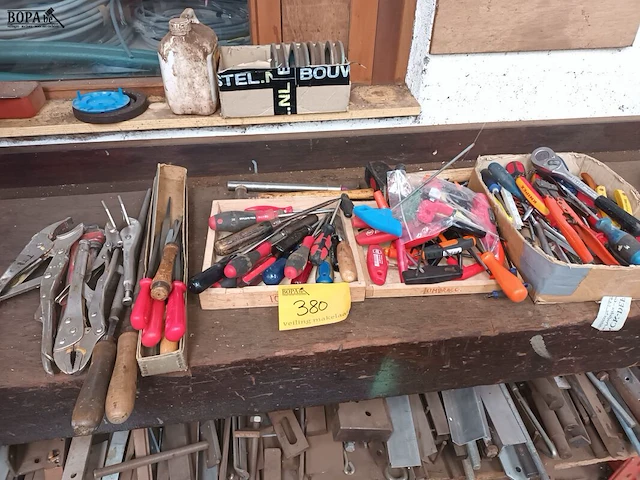 Lot 380 - handgereedschap - afbeelding 1 van  4