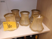 Lot 380 - lampenkappen en verwarmer. 7 stuks - afbeelding 2 van  3