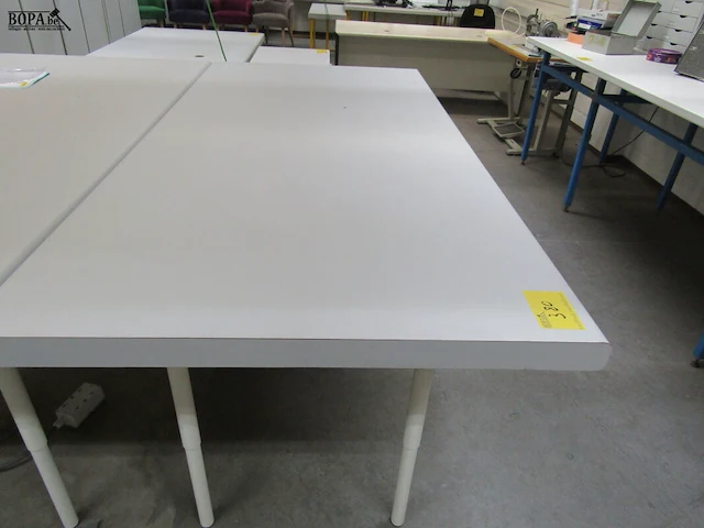 Lot 380 - werktafel - afbeelding 1 van  3