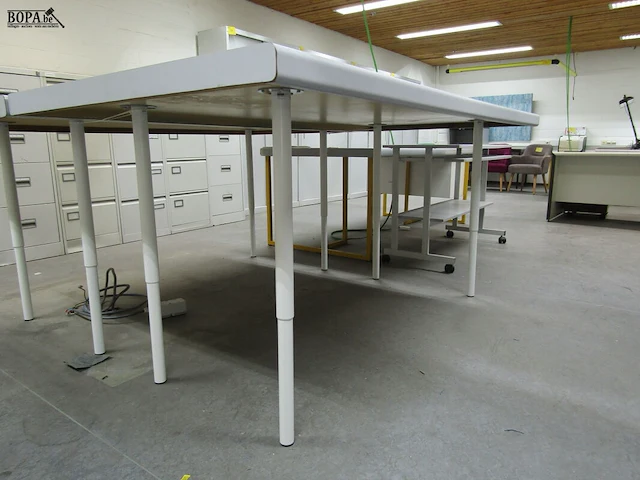 Lot 380 - werktafel - afbeelding 2 van  3