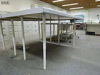 Lot 380 - werktafel - afbeelding 2 van  3