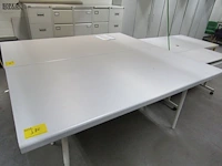 Lot 380 - werktafel - afbeelding 3 van  3