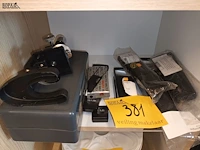 Lot 381 - microscoop en vergrootglazen. 10 stuks - afbeelding 1 van  3