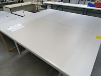 Lot 381 - werktafel - afbeelding 1 van  3