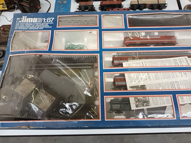Lot 382 - modeltreinen en sporen - afbeelding 2 van  8