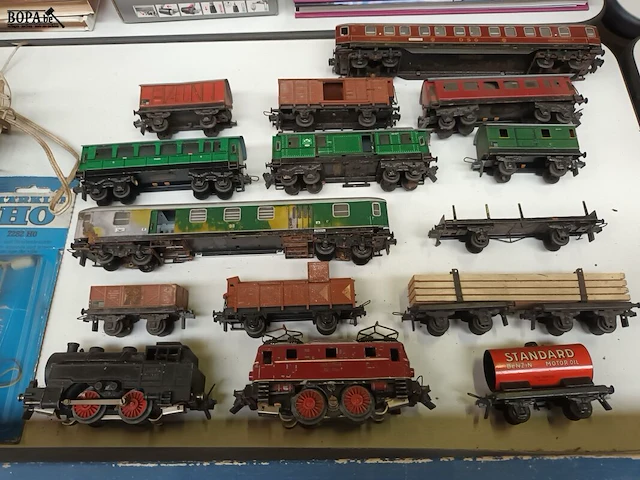 Lot 382 - modeltreinen en sporen - afbeelding 4 van  8