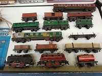 Lot 382 - modeltreinen en sporen - afbeelding 4 van  8