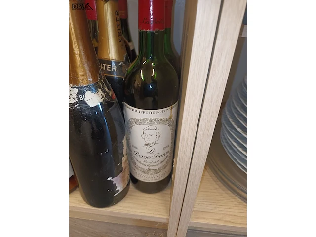 Lot 383 - flessen wijn en drank. 36 stuks - afbeelding 5 van  5