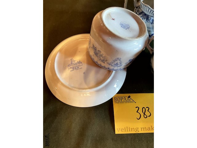 Lot 383 - set van 3 wit-blauw hollands, 4 stuks - afbeelding 2 van  4