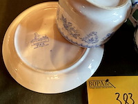 Lot 383 - set van 3 wit-blauw hollands, 4 stuks - afbeelding 2 van  4