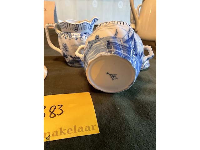 Lot 383 - set van 3 wit-blauw hollands, 4 stuks - afbeelding 3 van  4