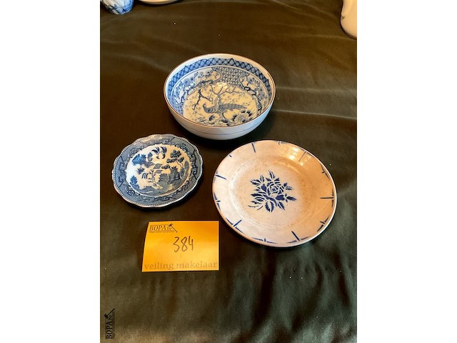 Lot 384 - kommetje chinees/2 oude bordjes, 3 stuks - afbeelding 1 van  3