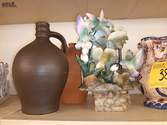 Lot 384 - vazen en decoratie. 6 stuks - afbeelding 2 van  3