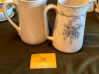 Lot 385 - lampetkannen erica/meibloem, 2 stuks - afbeelding 1 van  6