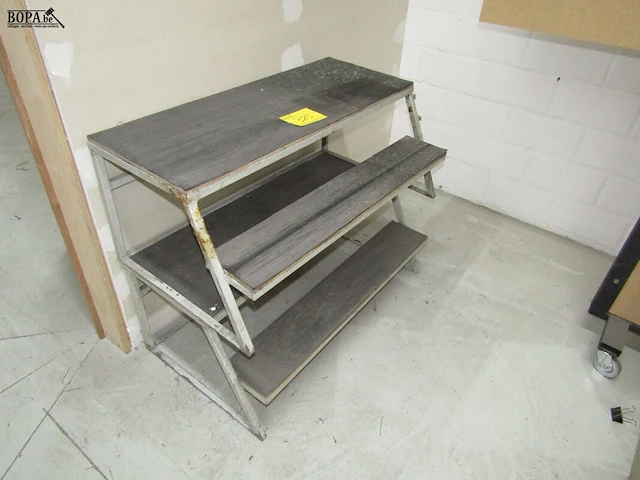 Lot 385 - opstap bankje. 2 stuks - afbeelding 1 van  3