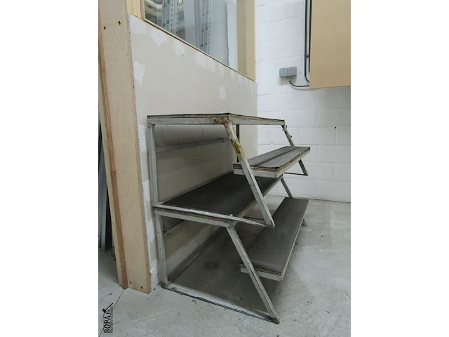 Lot 385 - opstap bankje. 2 stuks - afbeelding 2 van  3