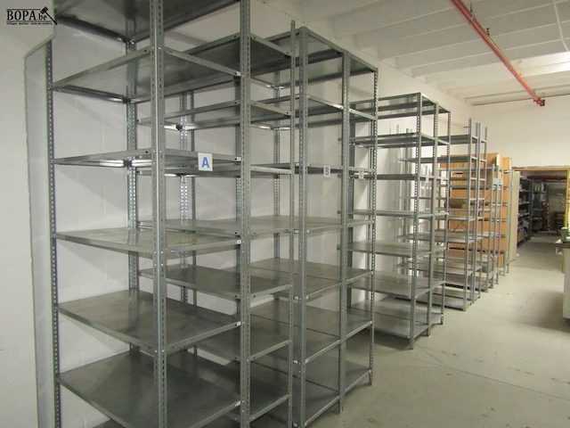 Lot 386 - metalen rekken. 13 stuks - afbeelding 1 van  6