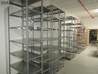 Lot 386 - metalen rekken. 13 stuks - afbeelding 1 van  6