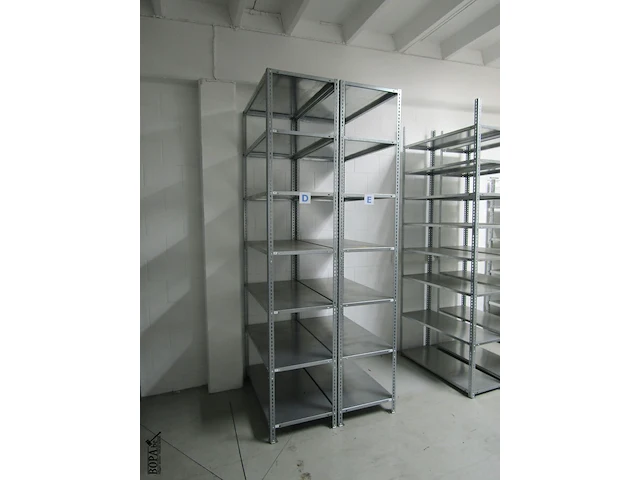 Lot 386 - metalen rekken. 13 stuks - afbeelding 3 van  6