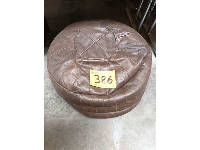 Lot 386 - poef - afbeelding 1 van  3