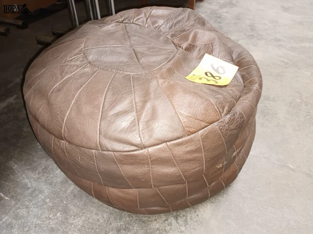 Lot 386 - poef - afbeelding 2 van  3