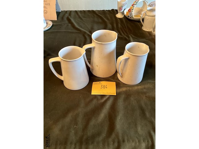 Lot 386 - witte kannen maddock, 3 stuks - afbeelding 1 van  5