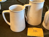 Lot 386 - witte kannen maddock, 3 stuks - afbeelding 2 van  5