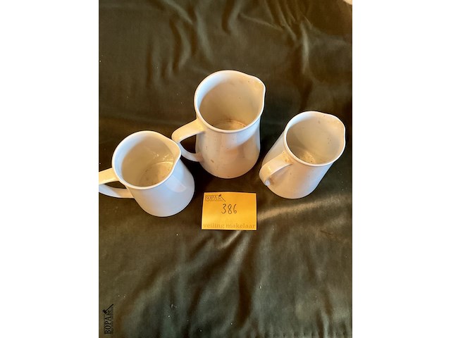 Lot 386 - witte kannen maddock, 3 stuks - afbeelding 4 van  5