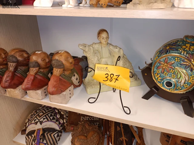 Lot 387 - decoratie. 7 stuks - afbeelding 1 van  3