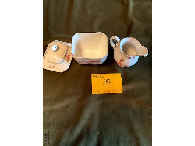 Lot 387 - melk-en suikerpotje limoges, 3 stuks - afbeelding 3 van  4