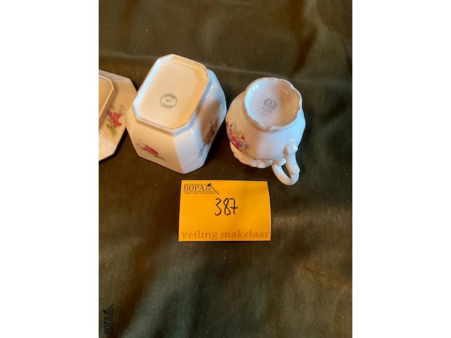 Lot 387 - melk-en suikerpotje limoges, 3 stuks - afbeelding 4 van  4