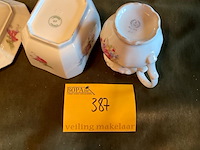 Lot 387 - melk-en suikerpotje limoges, 3 stuks - afbeelding 4 van  4