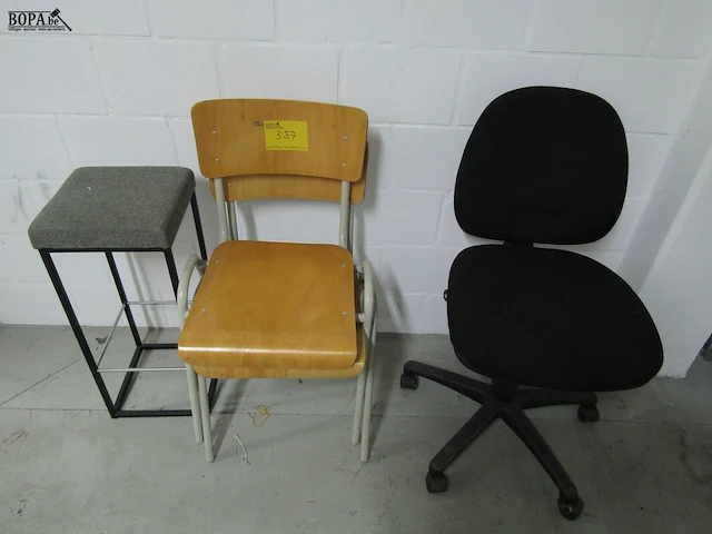 Lot 387 - stoelen. 4 stuks - afbeelding 1 van  2