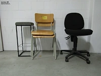 Lot 387 - stoelen. 4 stuks - afbeelding 2 van  2