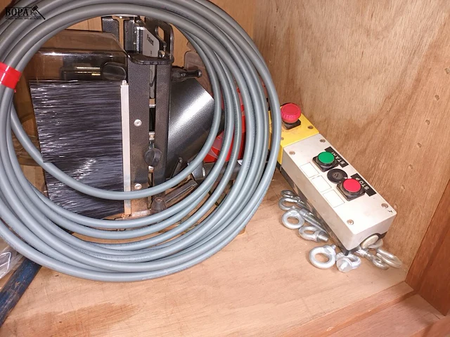 Lot 387 - werkmateriaal en machine onderdelen - afbeelding 7 van  8