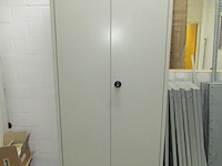 Lot 388 - metalen bureaukast - afbeelding 1 van  2