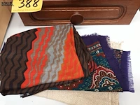 Lot 388 - sjaals - afbeelding 3 van  3